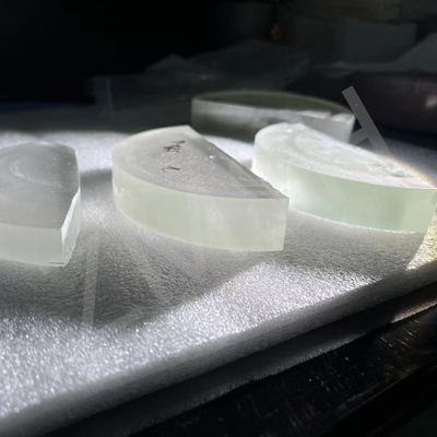 satın al Beyaz Moissanite SiC Kristalleri Temiz Şeffaf Ultra Sert Mücevher Endüstrisi İçin Çevrimiçi üretim