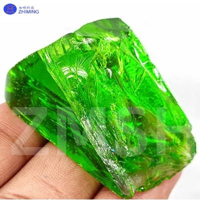 satın al Laboratuvarda yetiştirilen YAG Renkli Değerli Taş Kristalleri Kaba Kesilmemiş Elma Yeşil Çevrimiçi üretim