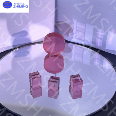 Pembe sentetik safir Al2O3 Ham maddeler Mücevher endüstrisi Yüksek Sertlik Mohs Sertliği 9 Elaborate Processing